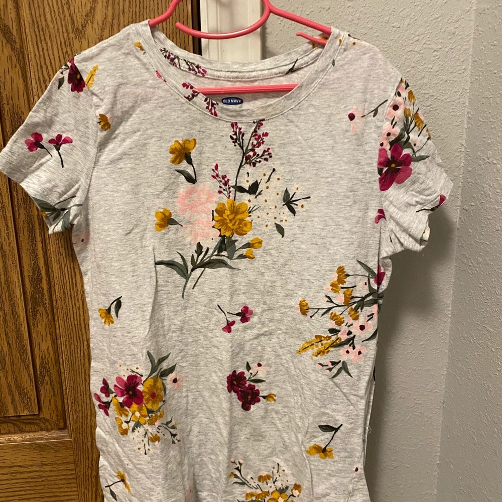 Girls floral old navy tee!